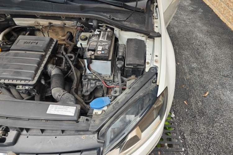 Used Volkswagen Golf 2015 1.6L Automatic Comfort Model Engine Bay Left