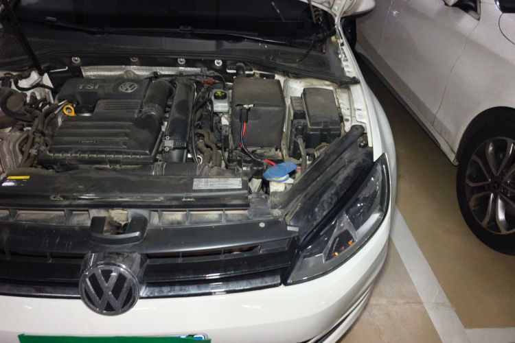 Used Volkswagen Golf 2015 1.4TSI Automatic Luxury Model Engine Bay Left