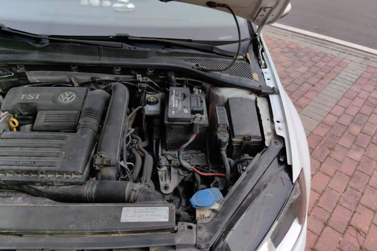 Used Volkswagen Golf 2015 1.4TSI Automatic Comfort Model Engine Bay Left