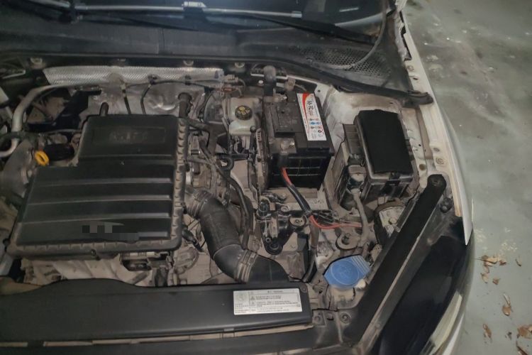 Used Volkswagen Golf 2015 1.6L Automatic Fashion Model Engine Bay Left