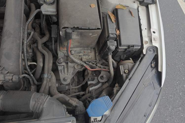 Used Volkswagen Golf 2015 1.4TSI Automatic Luxury Model Engine Bay Left