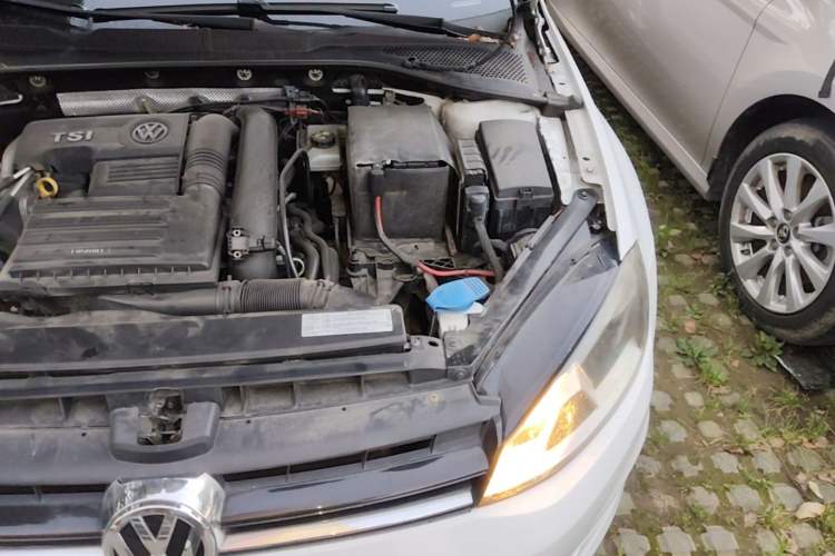 Used Volkswagen Golf 2015 1.4TSI Automatic Comfort Model Engine Bay Left