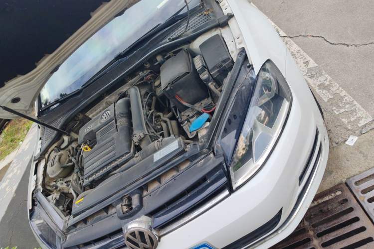 Used Volkswagen Golf 2015 1.4TSI Automatic Luxury Model Engine Bay Left