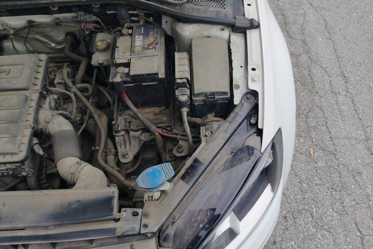 Used Volkswagen Golf 2015 1.6L Automatic Comfort Model Engine Bay Left