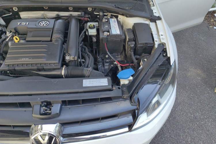 Used Volkswagen Golf 2015 1.4TSI Automatic Comfort Model Engine Bay Left