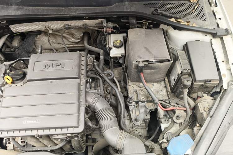 Used Volkswagen Golf 2015 1.6L Automatic Fashion Model Engine Bay Left