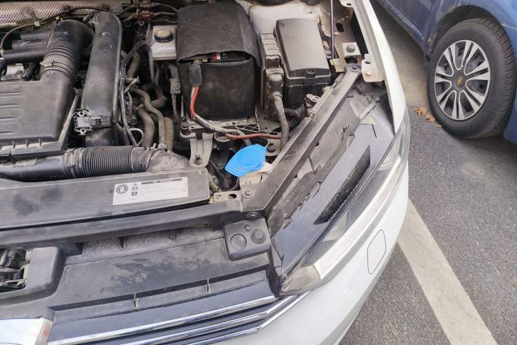 Used Volkswagen Golf 2015 1.4TSI Sportsvan Engine Bay Left