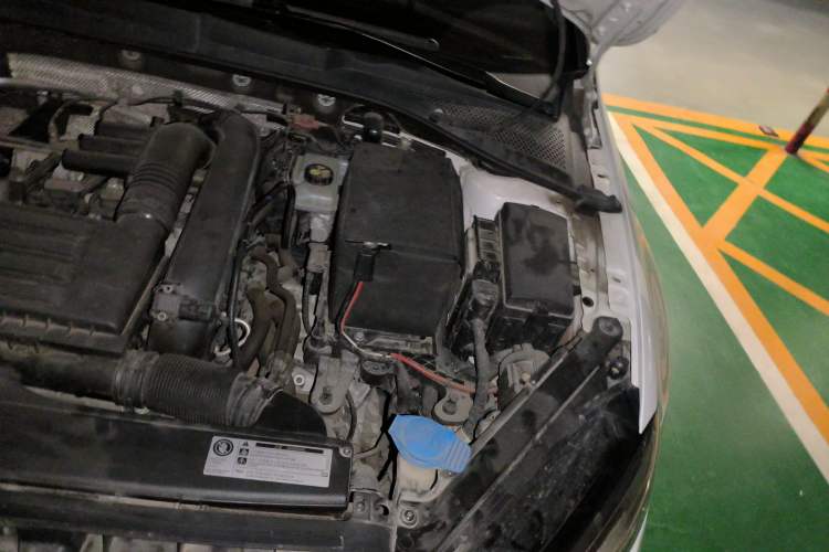 Used Volkswagen Golf 2015 1.4TSI Comfort Travel Edition Engine Bay Left