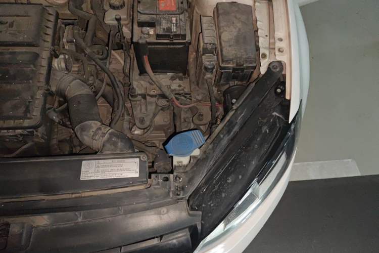 Used Volkswagen Golf 2015 1.6L Automatic Comfort Model Engine Bay Left