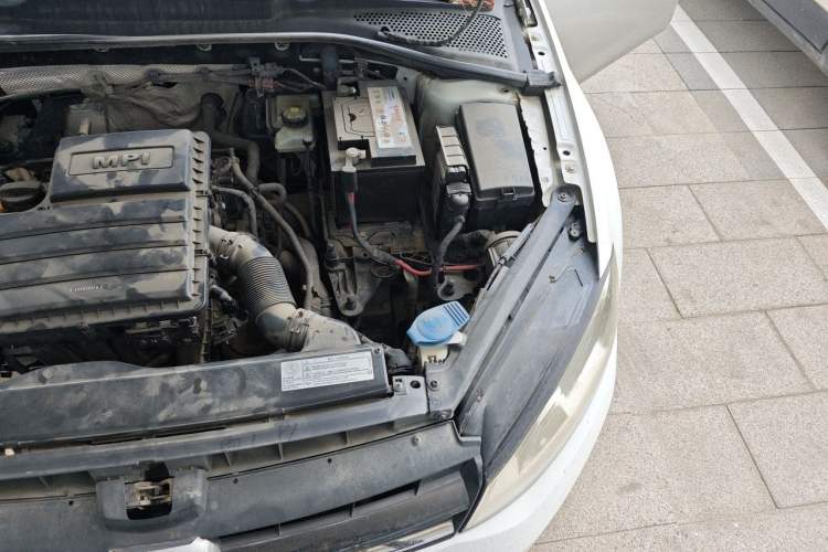 Used Volkswagen Golf 2015 1.6L Automatic Fashion Model Engine Bay Left