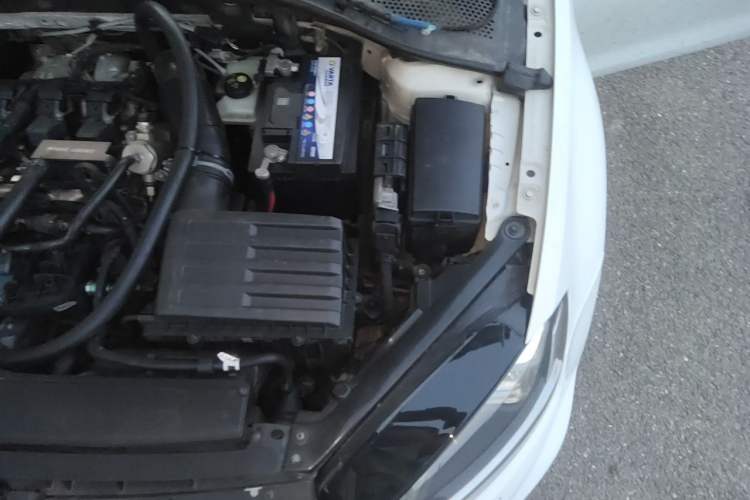 Used Volkswagen Golf 2015 2.0 TSI R Engine Bay Left