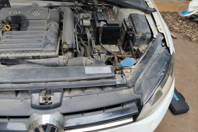 Used Volkswagen Golf 2015 1.4TSI Automatic Comfort Model Engine Bay Left