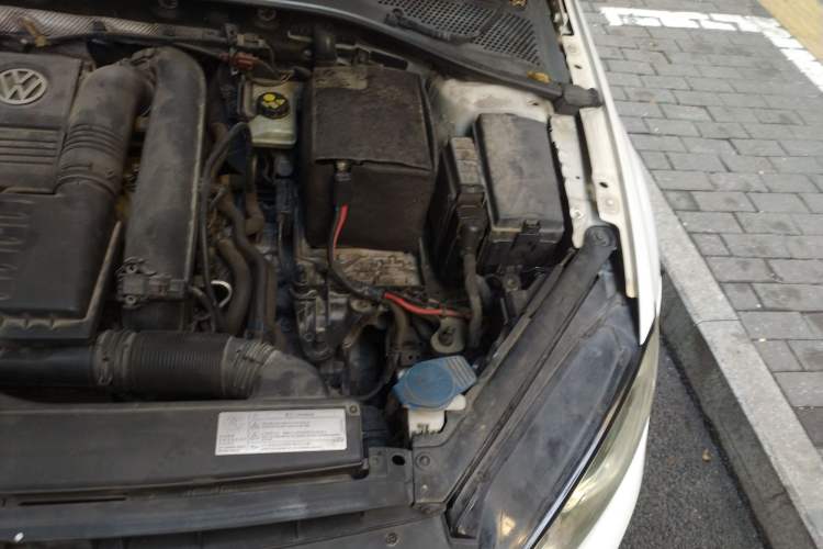Used Volkswagen Golf 2015 1.4TSI Automatic Luxury Model Engine Bay Left