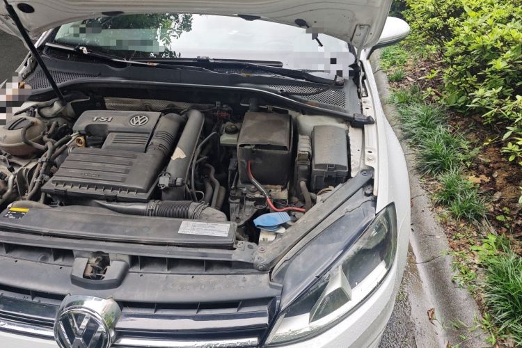 Used Volkswagen Golf 2015 1.4TSI Automatic Luxury Model Engine Bay Left