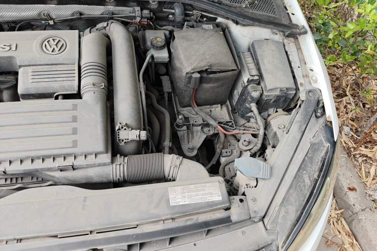 Used Volkswagen Golf 2015 1.4TSI Automatic Comfort Model Engine Bay Left