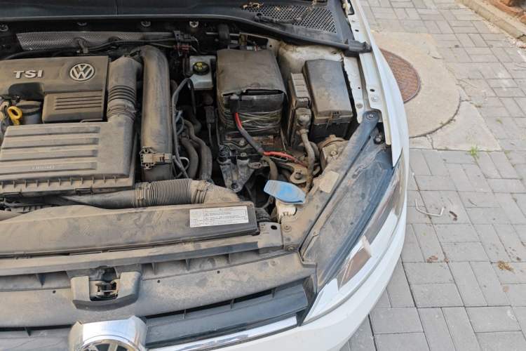 Used Volkswagen Golf 2015 1.4TSI Automatic Comfort Model Engine Bay Left