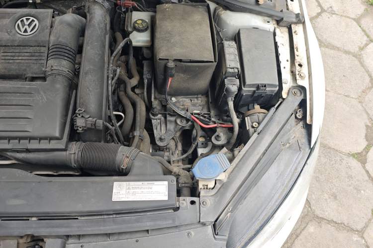 Used Volkswagen Golf 2015 1.4TSI Automatic Luxury Model Engine Bay Left