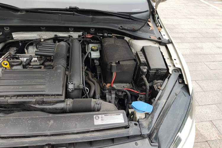 Used Volkswagen Golf 2015 1.4TSI Comfort Travel Edition Engine Bay Left