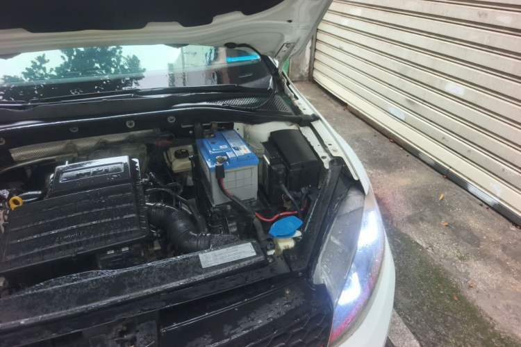 Used Volkswagen Golf 2015 1.6L Automatic Fashion Model Engine Bay Left