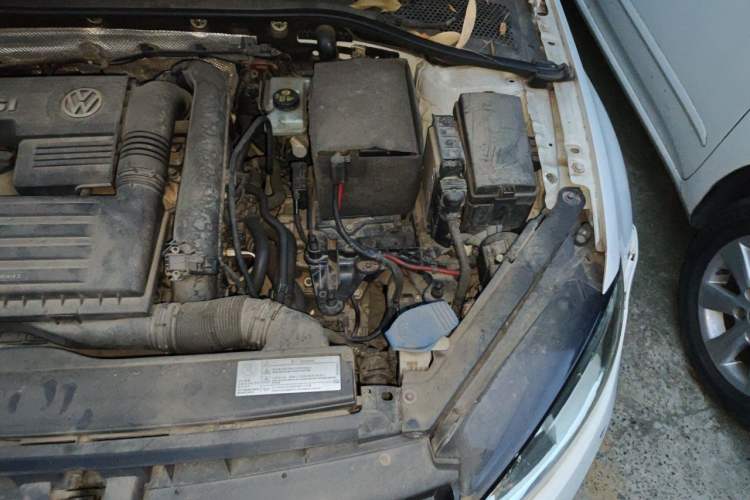 Used Volkswagen Golf 2015 1.4TSI Automatic Luxury Model Engine Bay Left