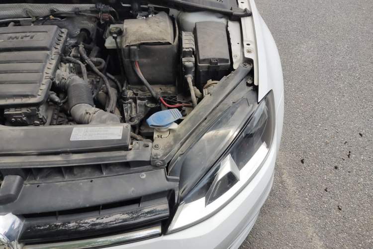 Used Volkswagen Golf 2015 1.6L Automatic Comfort Model Engine Bay Left