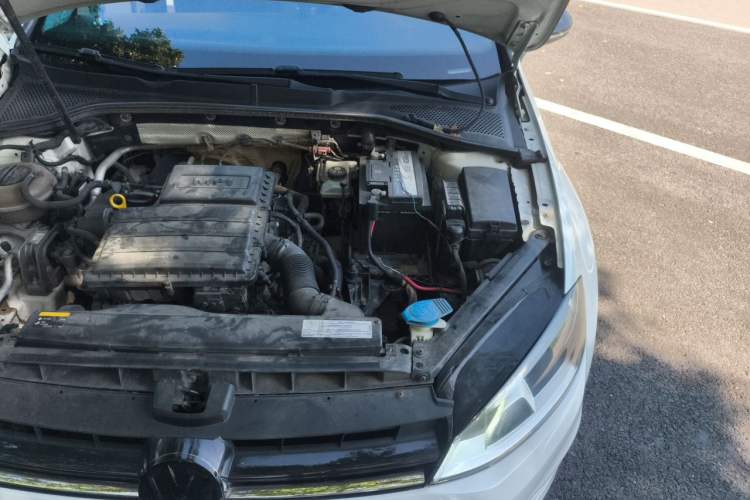 Used Volkswagen Golf 2015 1.6L Automatic Fashion Model Engine Bay Left
