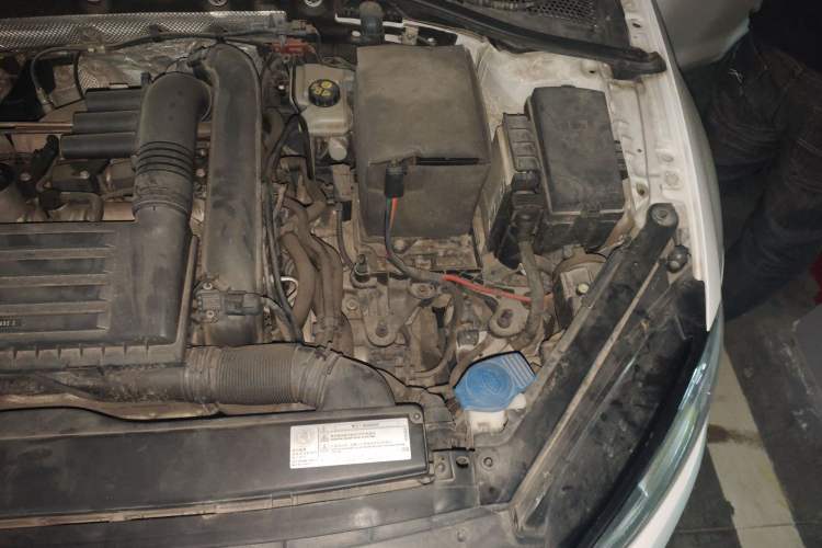 Used Volkswagen Golf 2015 1.4TSI Automatic Luxury Model Engine Bay Left