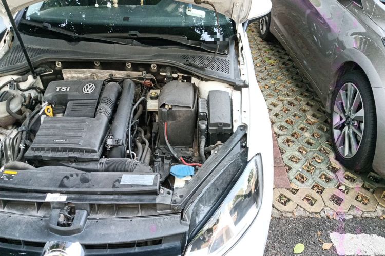 Used Volkswagen Golf 2015 1.4TSI Automatic Comfort Model Engine Bay Left