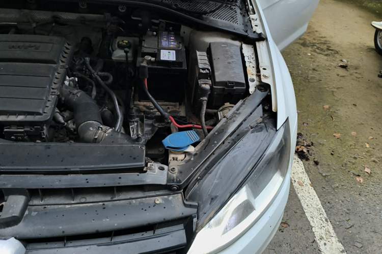 Used Volkswagen Golf 2015 1.6L Automatic Comfort Model Engine Bay Left
