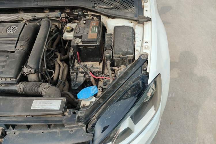 Used Volkswagen Golf 2015 1.4TSI Automatic Comfort Model Engine Bay Left