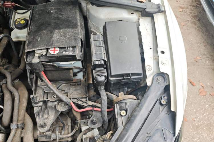 Used Volkswagen Golf 2015 1.4TSI Automatic Comfort Model Engine Bay Left