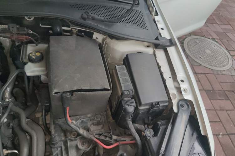 Used Volkswagen Golf 2015 1.4TSI Automatic Luxury Model Engine Bay Left