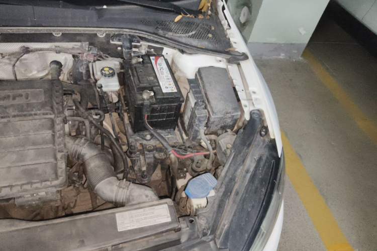 Used Volkswagen Golf 2015 1.6L Automatic Comfort Model Engine Bay Left