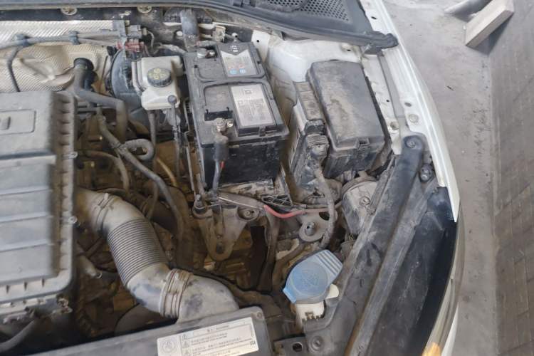 Used Volkswagen Golf 2015 1.6L Automatic Fashion Model Engine Bay Left