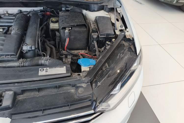 Used Volkswagen Golf 2015 1.4TSI Sportsvan Engine Bay Left