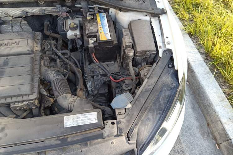 Used Volkswagen Golf 2015 1.6L Automatic Comfort Model Engine Bay Left