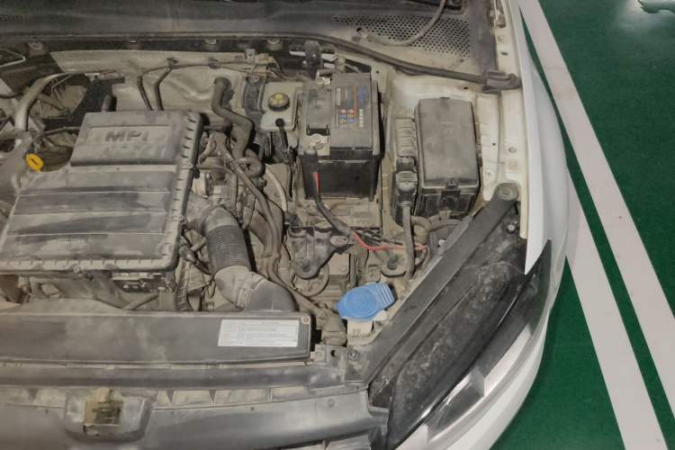 Used Volkswagen Golf 2015 1.6L Automatic Comfort Model Engine Bay Left