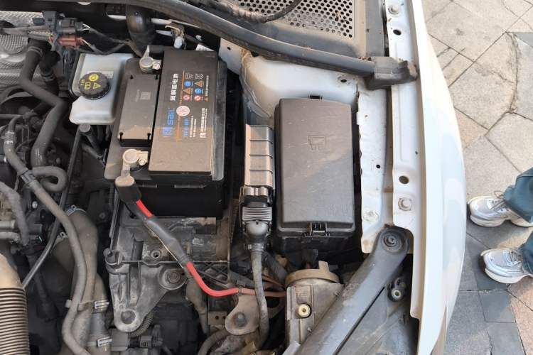 Used Volkswagen Golf 2015 1.6L Automatic Comfort Model Engine Bay Left