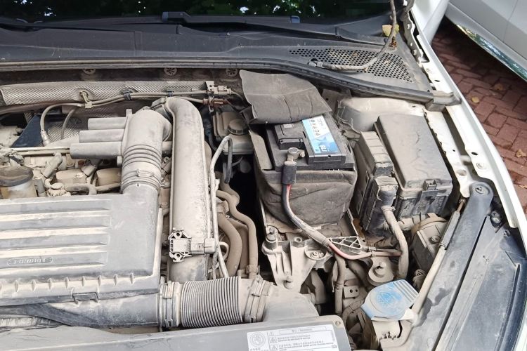 Used Volkswagen Golf 2015 1.4TSI Manual Comfort Model Engine Bay Left