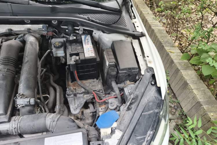 Used Volkswagen Golf 2015 1.4TSI Manual Comfort Model Engine Bay Left