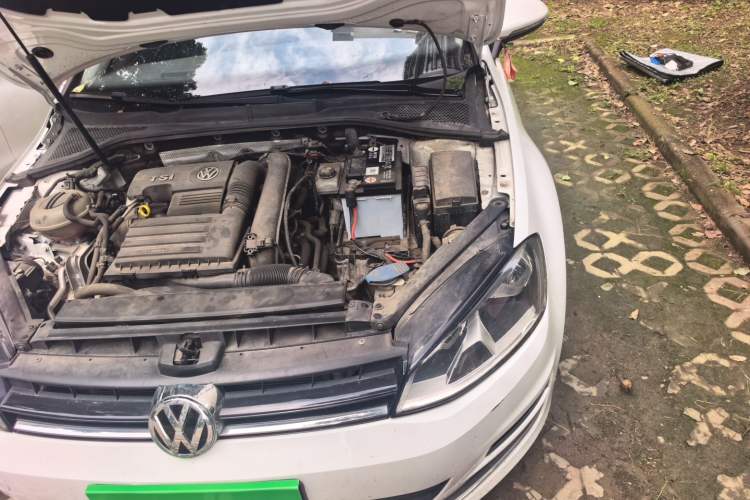 Used Volkswagen Golf 2015 1.4TSI Automatic Comfort Model Engine Bay Left