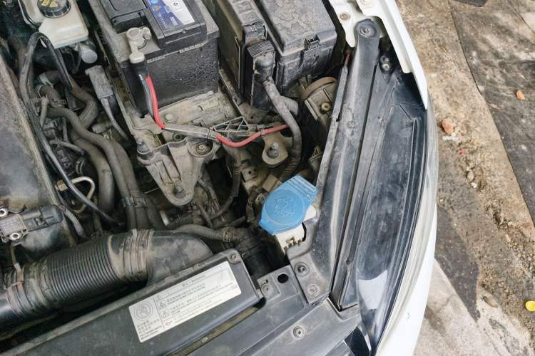 Used Volkswagen Golf 2015 1.4TSI Automatic Luxury Model Engine Bay Left