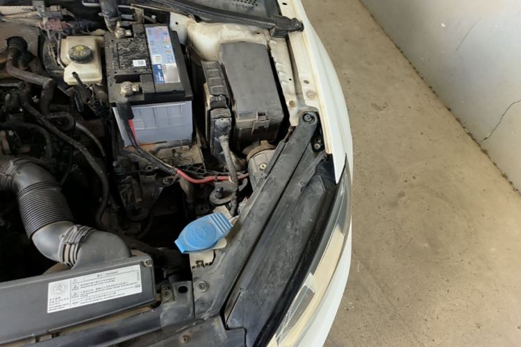 Used Volkswagen Golf 2015 1.6L Automatic Comfort Model Engine Bay Left