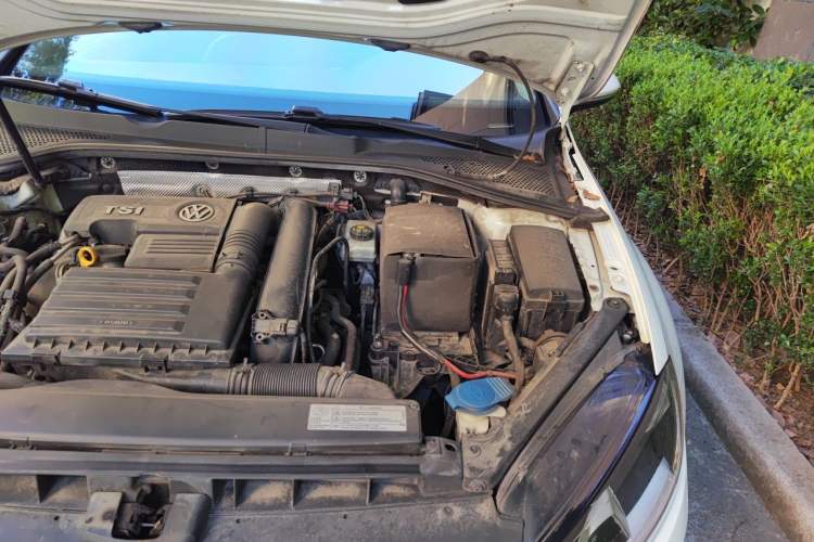 Used Volkswagen Golf 2015 1.4TSI Automatic Luxury Model Engine Bay Left