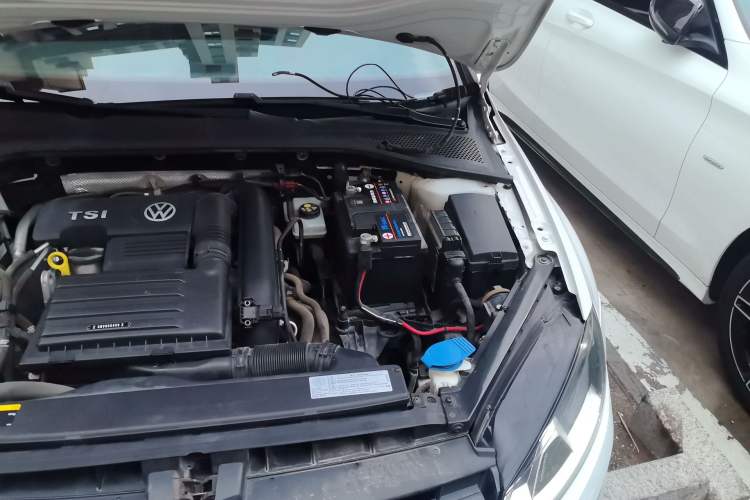 Used Volkswagen Golf 2015 1.4TSI Automatic Comfort Model Engine Bay Left