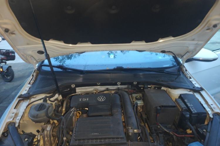 Used Volkswagen Golf 2015 1.4TSI Automatic Luxury Model Engine Bay