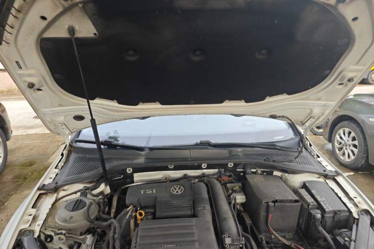 Used Volkswagen Golf 2015 1.4TSI Automatic Luxury Model Engine Bay