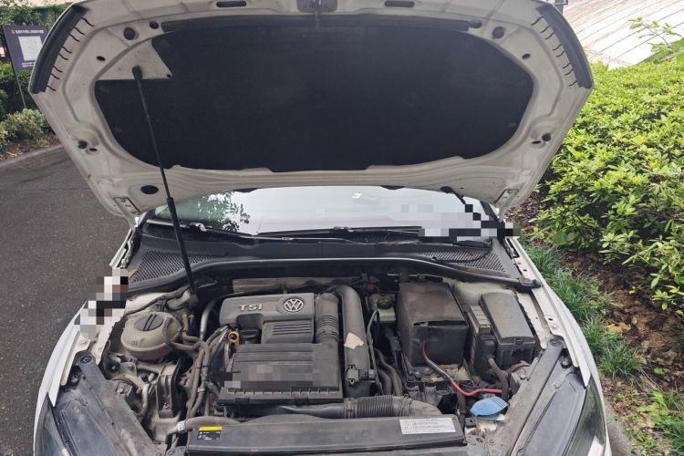 Used Volkswagen Golf 2015 1.4TSI Automatic Luxury Model Engine Bay
