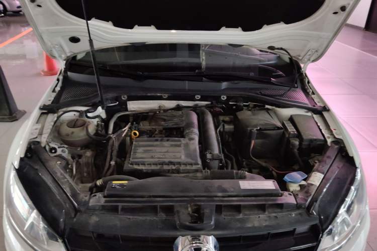 Used Volkswagen Golf 2015 1.4TSI Automatic Comfort Model Engine Bay