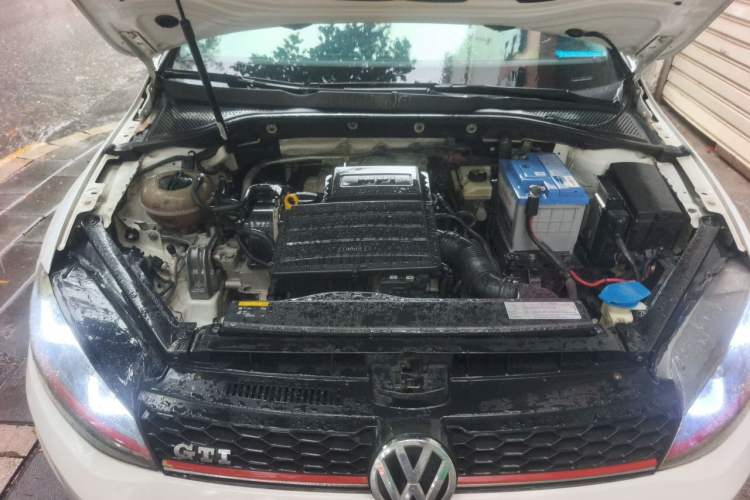 Used Volkswagen Golf 2015 1.6L Automatic Fashion Model Engine Bay